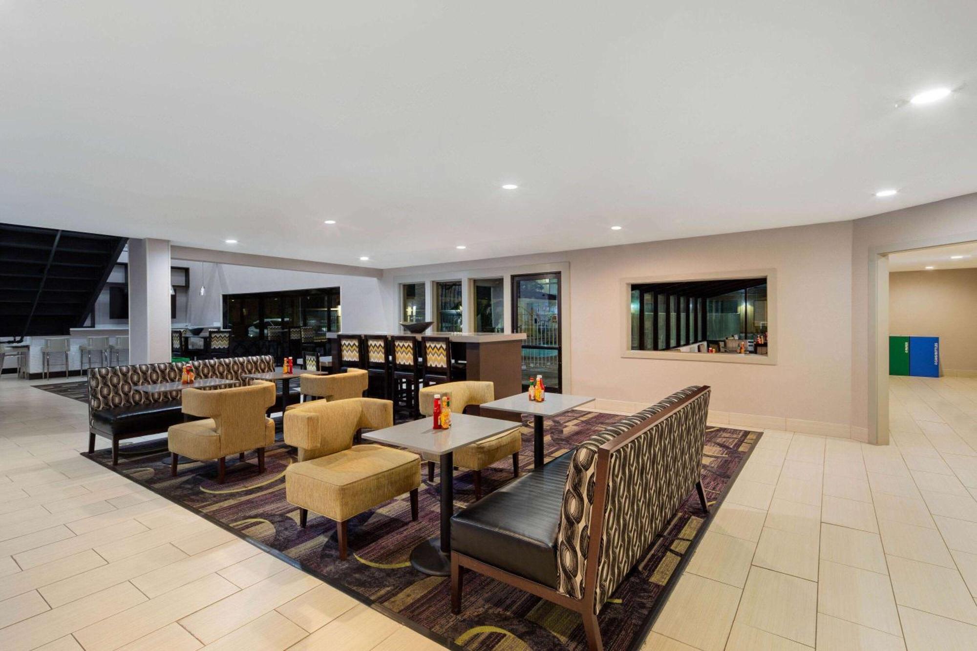 La Quinta By Wyndham Oakland - Hotel