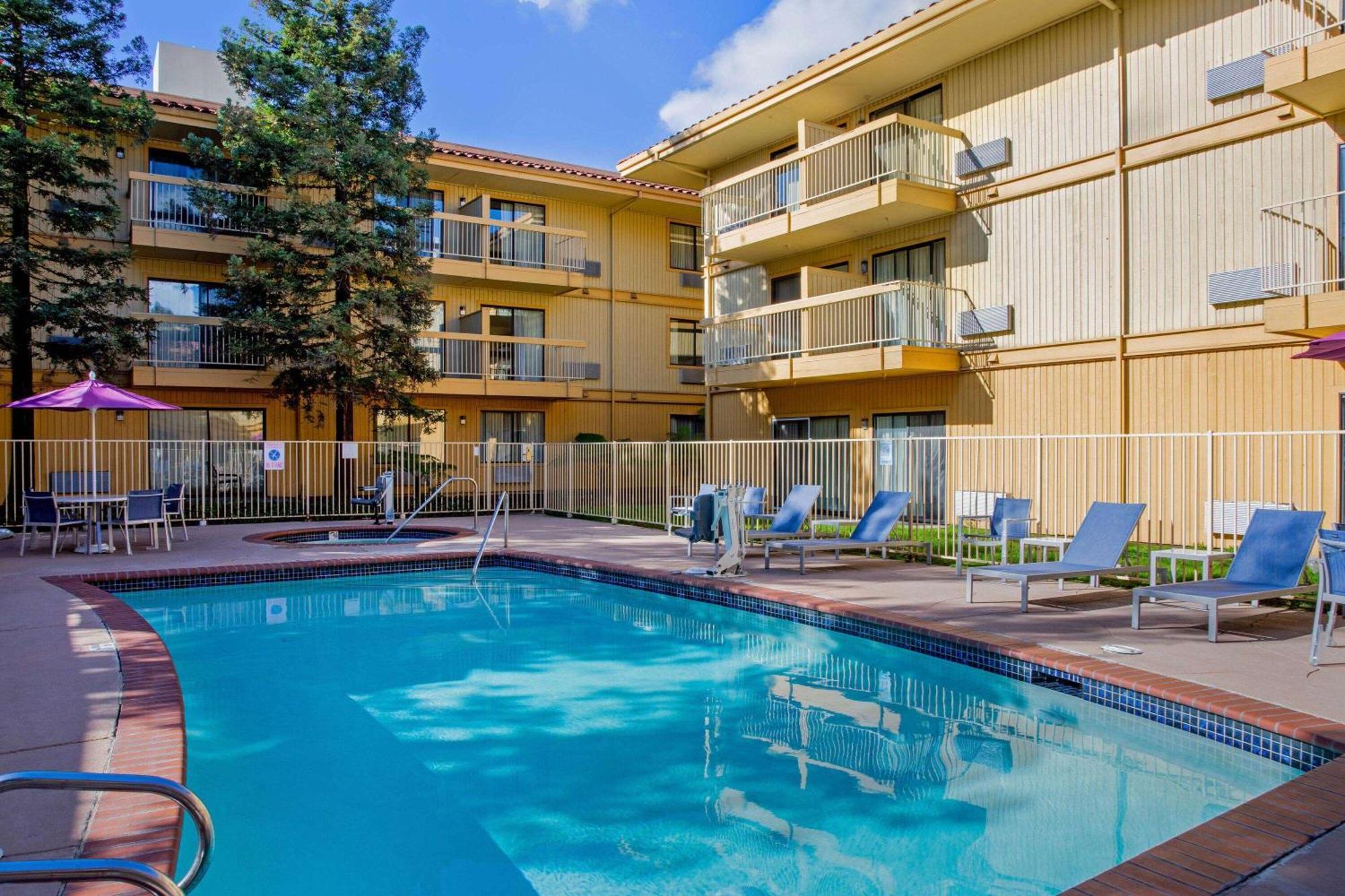 Hotel La Quinta By Wyndham Oakland -