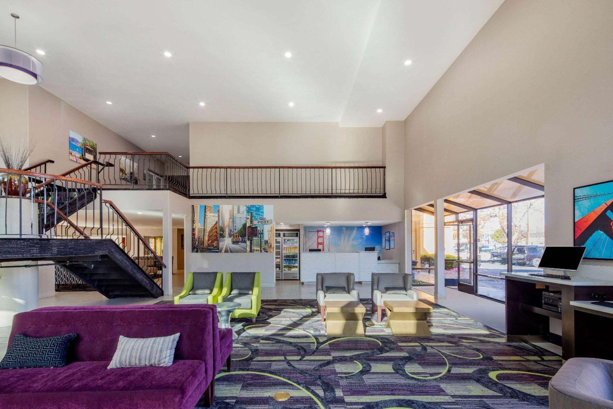 Hotel La Quinta By Wyndham Oakland - 3*